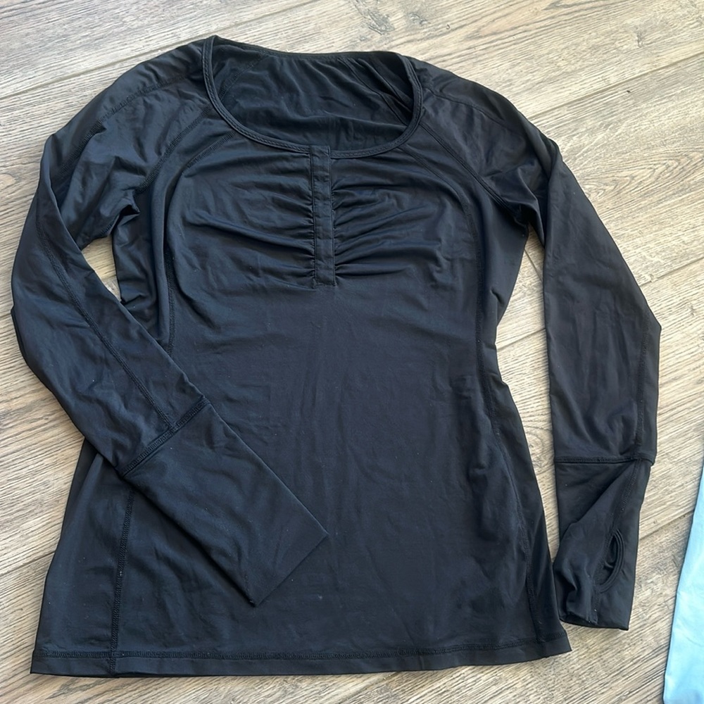 Lululemon rouched  contour long sleeve stretchy top- size 8 med/lg